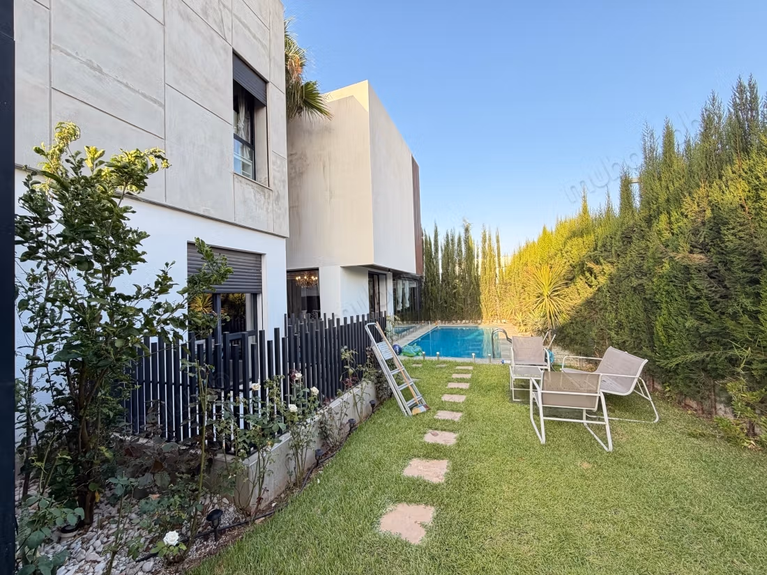 Villa arredata con piscina a Bouskoura