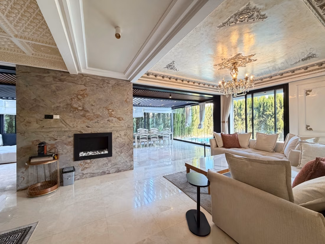Villa arredata con piscina a Bouskoura