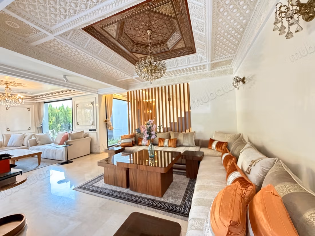 Villa arredata con piscina a Bouskoura