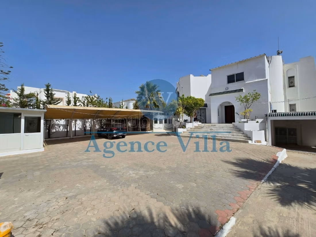 In affitto una villa per uso ufficio al lago 1