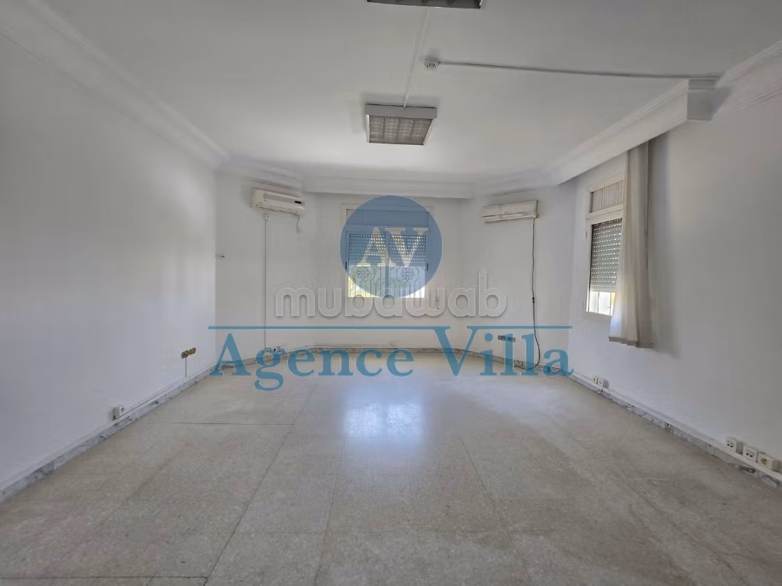 In affitto una villa per uso ufficio al lago 1