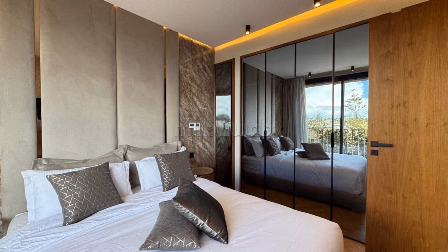 Apartment for rent in Bourgogne Est. 1 beautiful bedroom. Concierge service, air conditioning