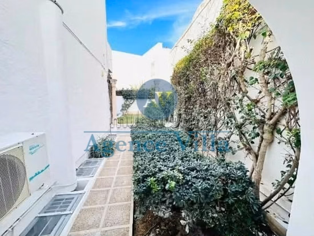 For rent a villa with pool in Carthage Amilcar
