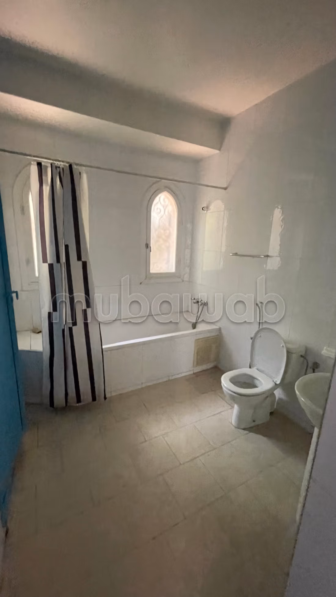 Maison de luxe à vendre à Souissi. 4 chambres. Cheminée, piscine