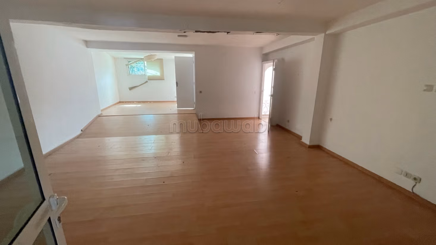 Maison de luxe à vendre à Souissi. 4 chambres. Cheminée, piscine