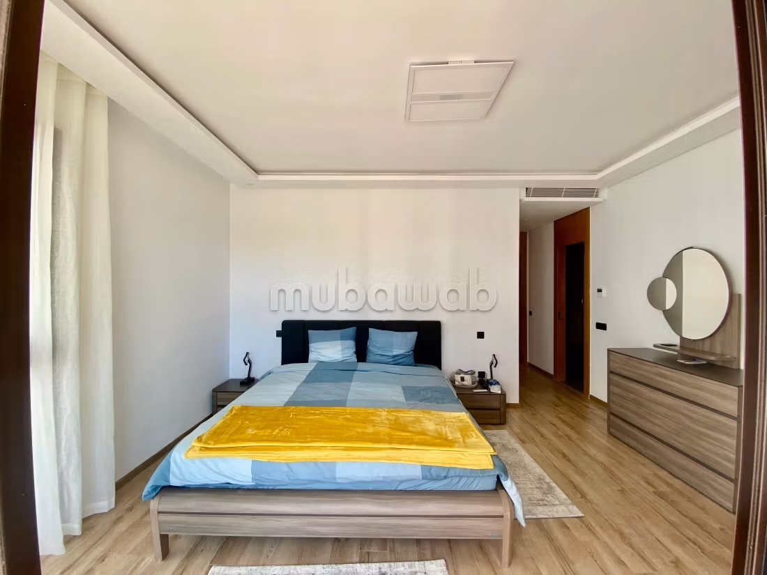 Drie-slaapkamer gemeubileerd appartement bij CFC