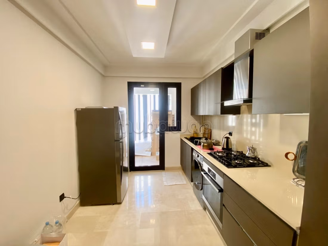 Drie-slaapkamer gemeubileerd appartement bij CFC