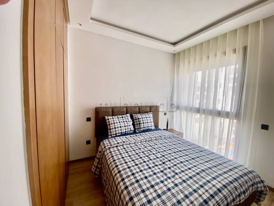 Drie-slaapkamer gemeubileerd appartement bij CFC