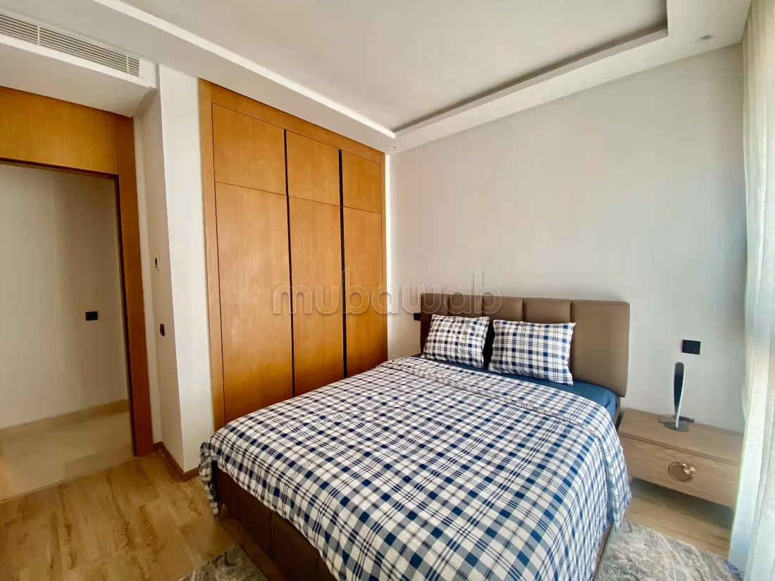 Drie-slaapkamer gemeubileerd appartement bij CFC