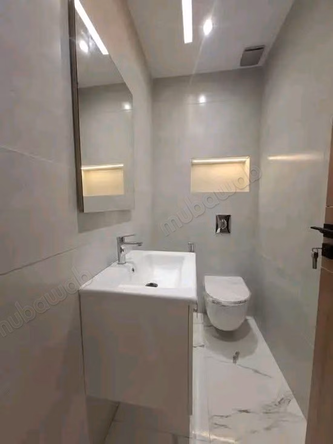 Mooie appartement te koop in het stadscentrum. Totale oppervlakte 90 m². Traditionele woonkamer, algemene satellietantenne