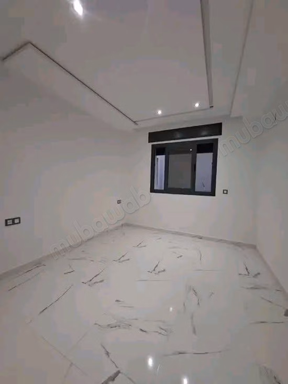 Mooie appartement te koop in het stadscentrum. Totale oppervlakte 90 m². Traditionele woonkamer, algemene satellietantenne