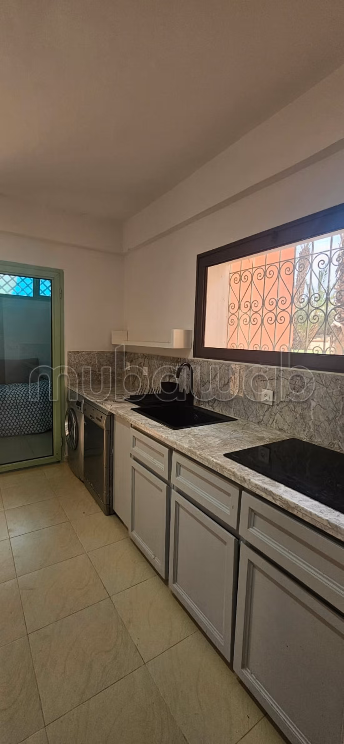 Splendido duplex in affitto a Ennakhil Palmeraie. 3 belle camere. Arredata