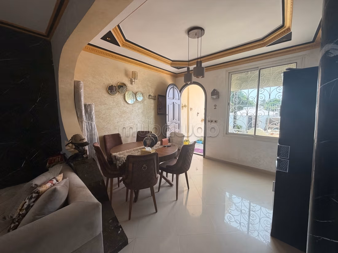 Maison de luxe à vendre à Harhoura. 
3 chambres agréables. 
Piscine et air conditionné
