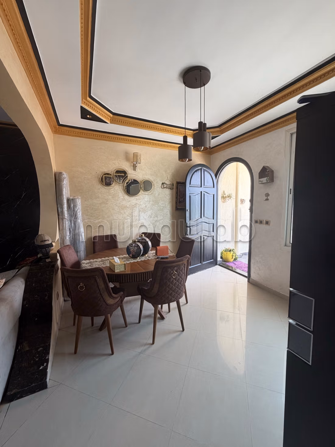 Maison de luxe à vendre à Harhoura. 
3 chambres agréables. 
Piscine et air conditionné