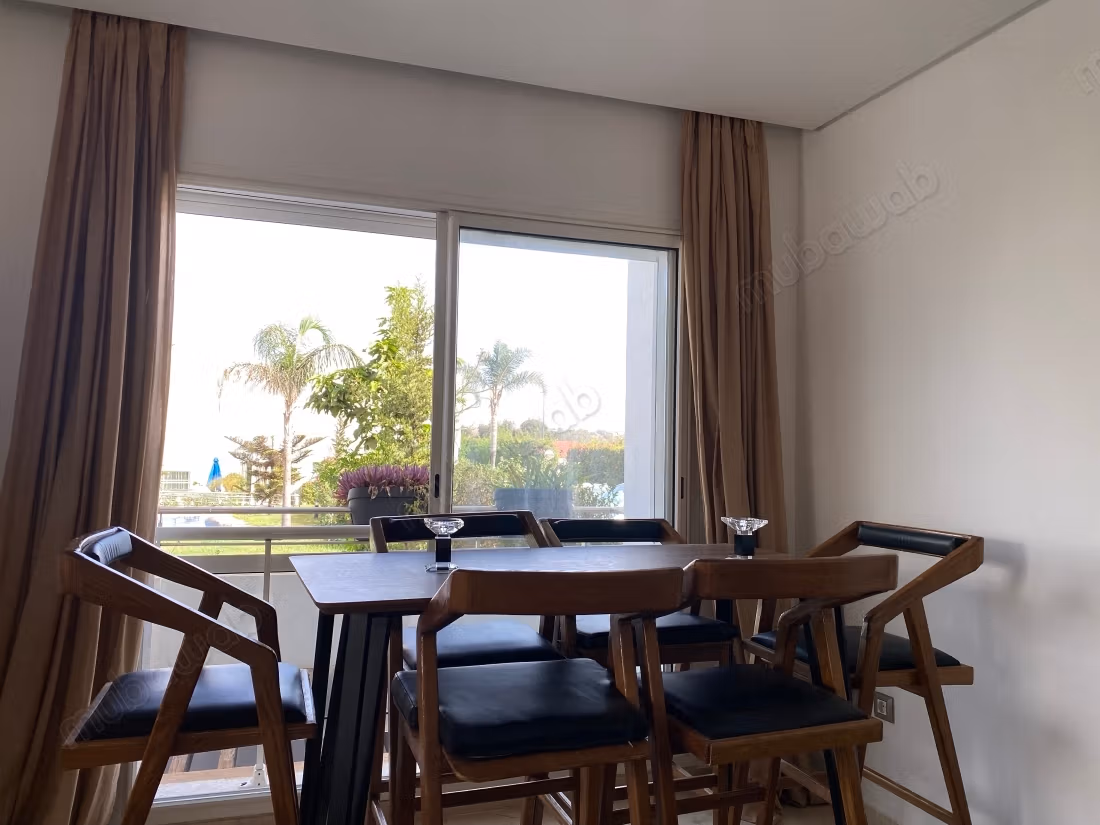 Prachtige triplex te huur in Harhoura. 5 grote kamers. Goed ingericht