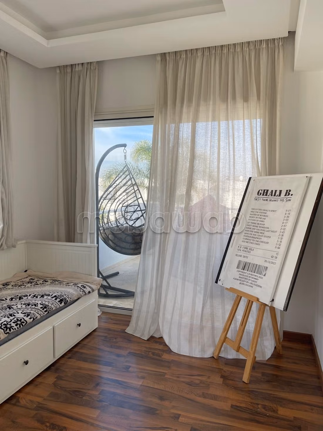 Triplex eccezionale in affitto a Harhoura. 5 grandi stanze. Ben arredato