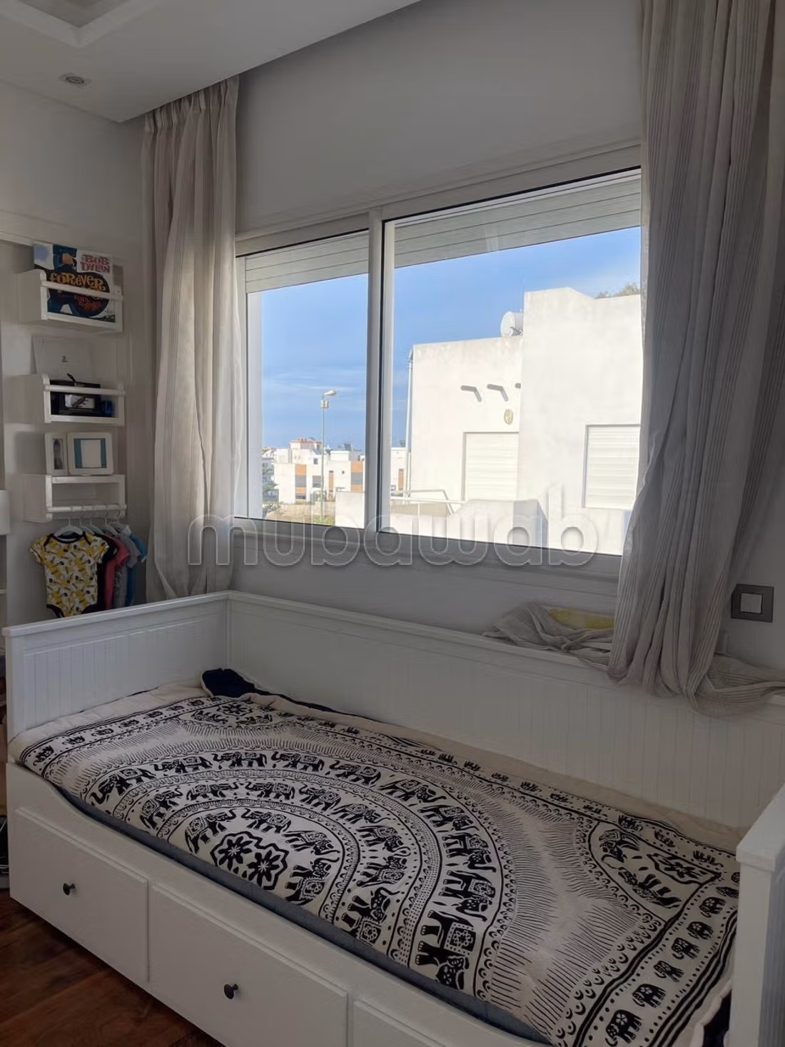 Triplex eccezionale in affitto a Harhoura. 5 grandi stanze. Ben arredato