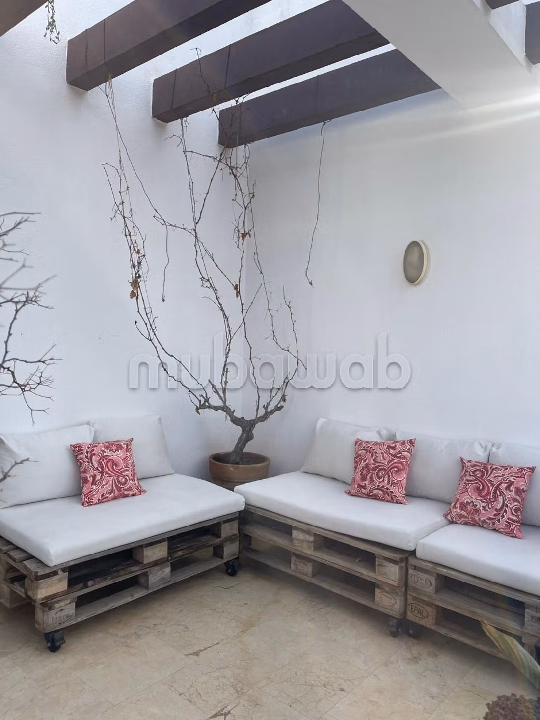Triplex eccezionale in affitto a Harhoura. 5 grandi stanze. Ben arredato