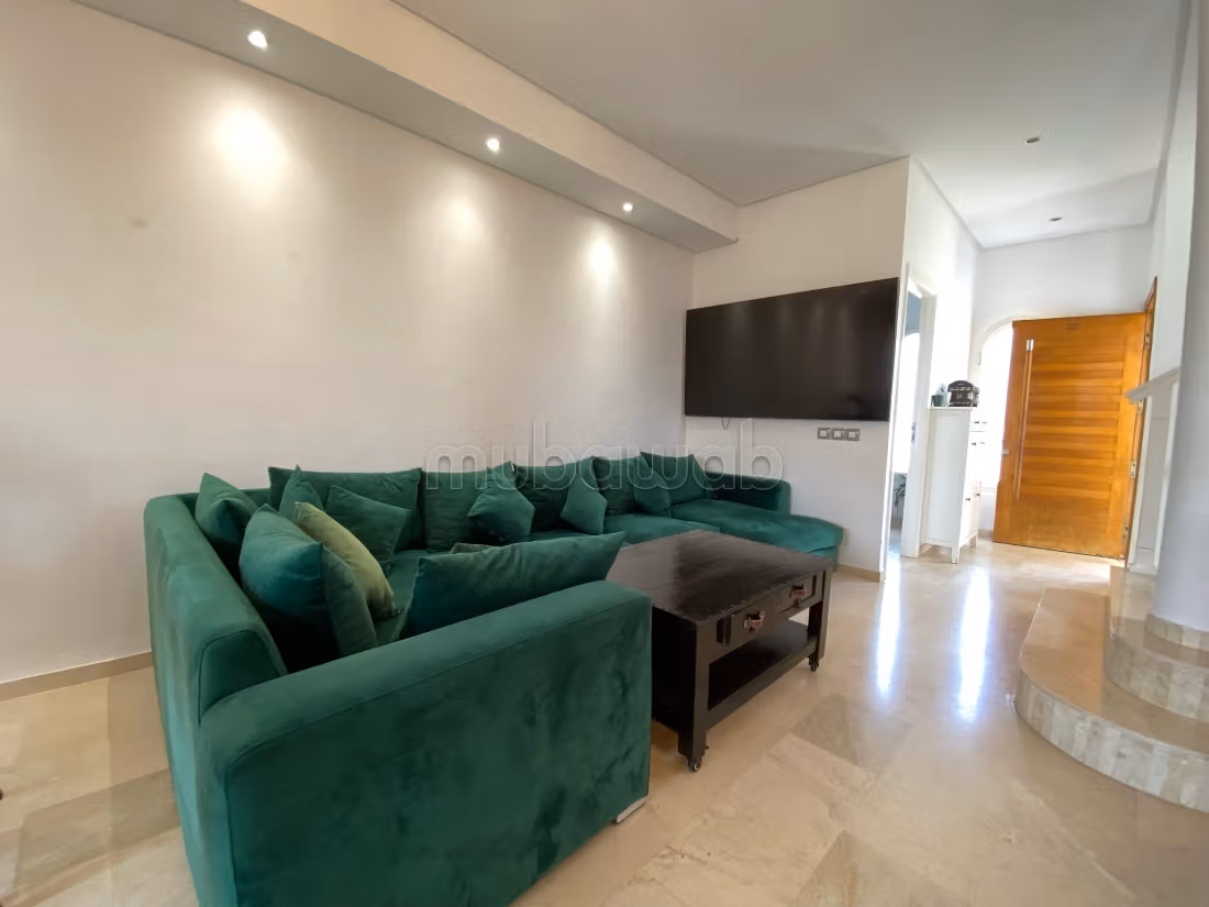 Triplex eccezionale in affitto a Harhoura. 5 grandi stanze. Ben arredato