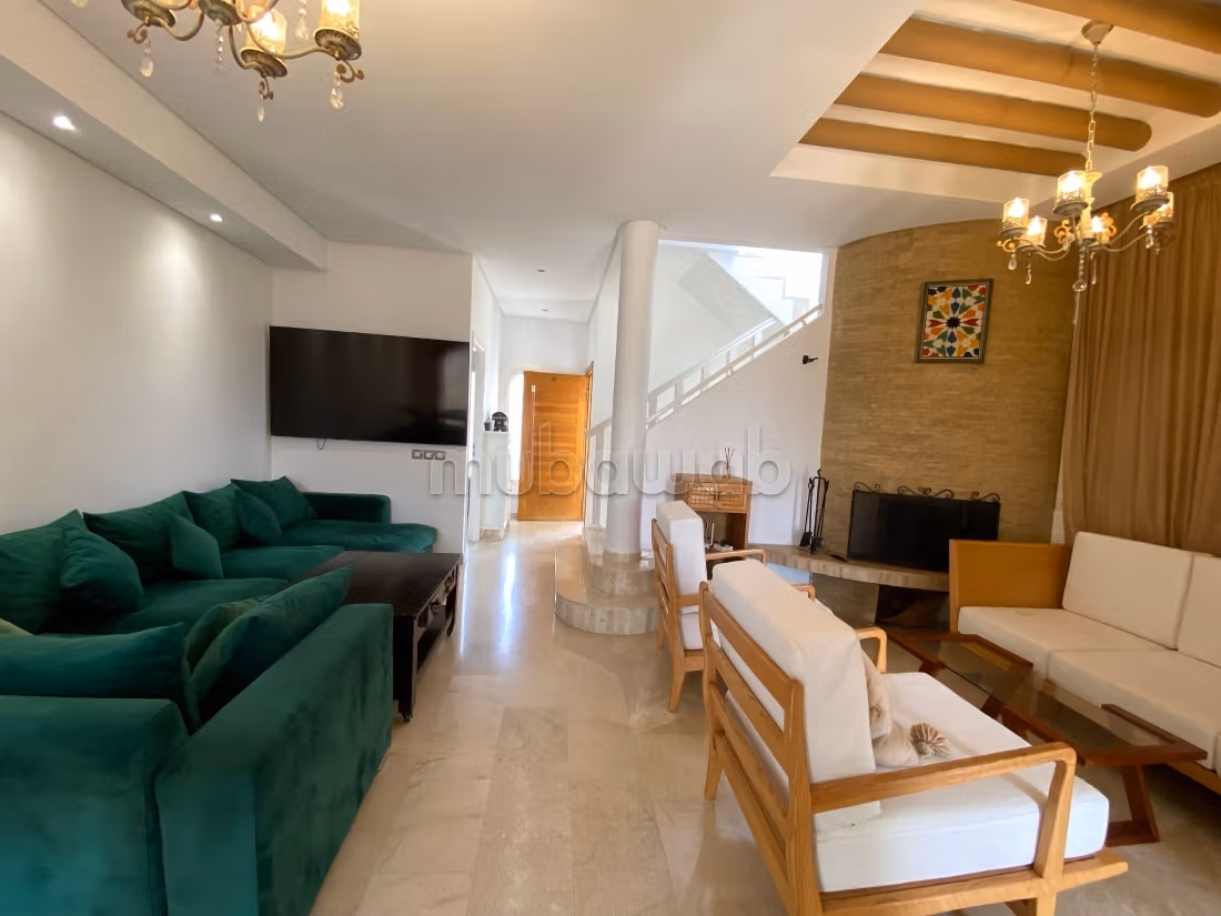 Triplex eccezionale in affitto a Harhoura. 5 grandi stanze. Ben arredato