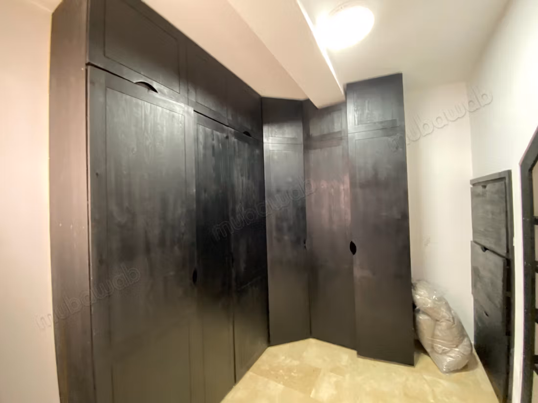 Prachtige triplex te huur in Harhoura. 5 grote kamers. Goed ingericht