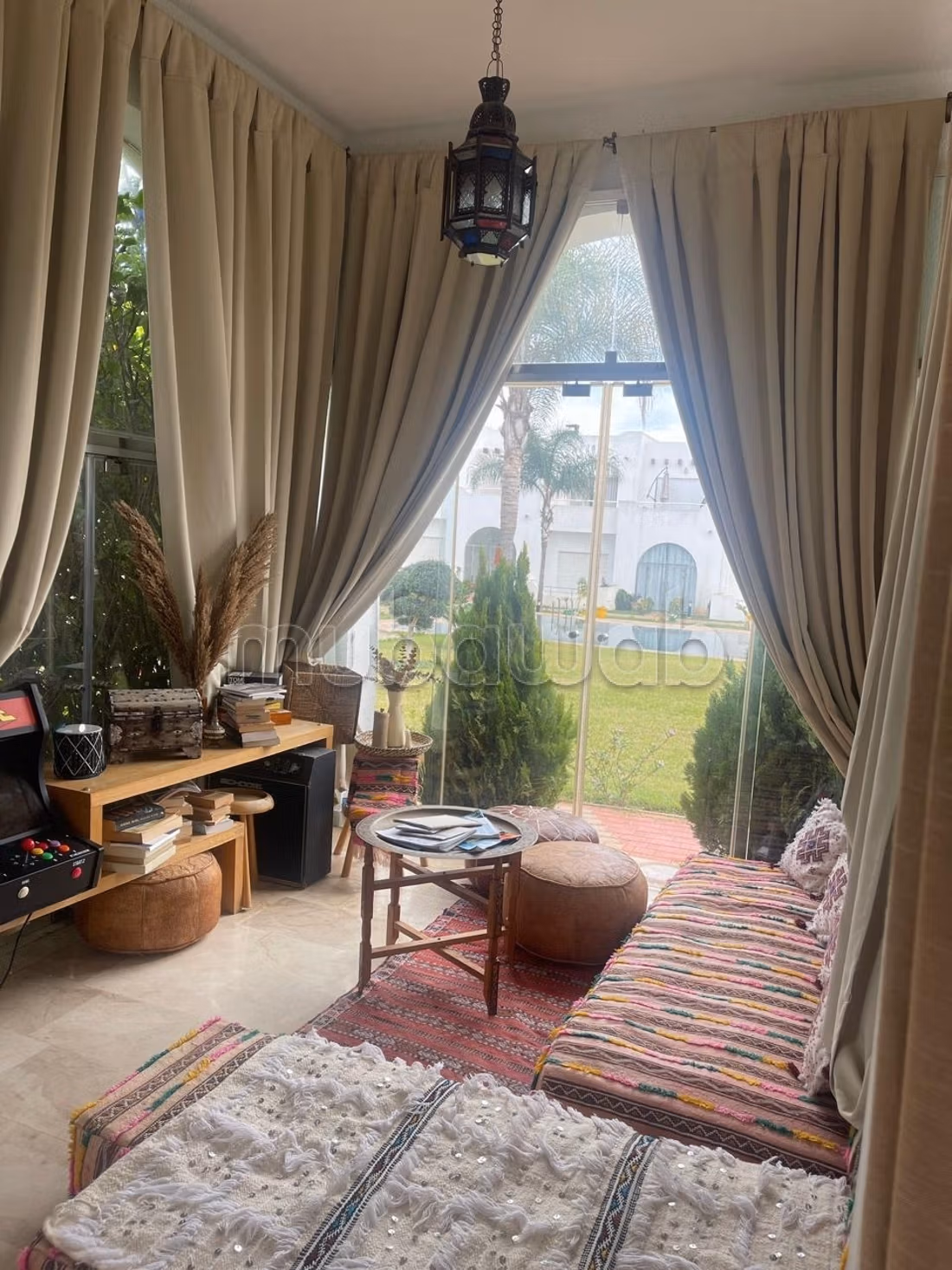 Triplex eccezionale in affitto a Harhoura. 5 grandi stanze. Ben arredato