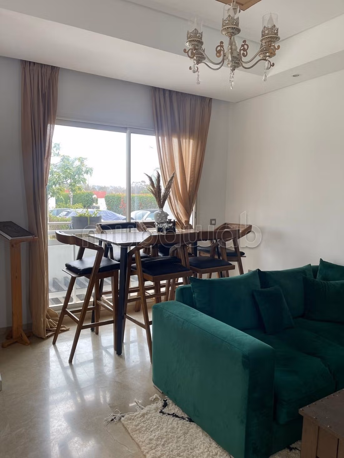 Triplex eccezionale in affitto a Harhoura. 5 grandi stanze. Ben arredato