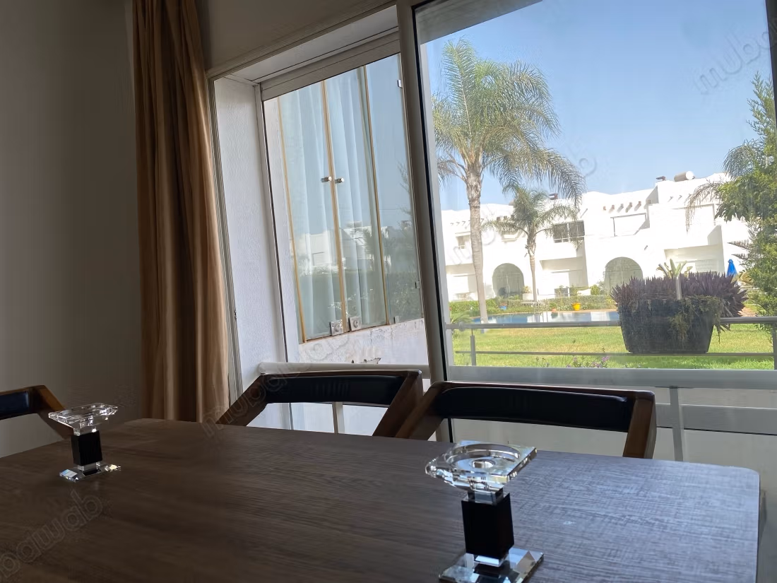Prachtige triplex te huur in Harhoura. 5 grote kamers. Goed ingericht