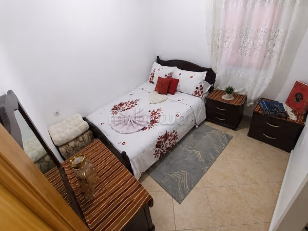 Appartamenti in affitto a Chefchaouen. 1 camera da letto. Ambiente tranquillo con vista sulla montagna, finestra a doppio vetro.