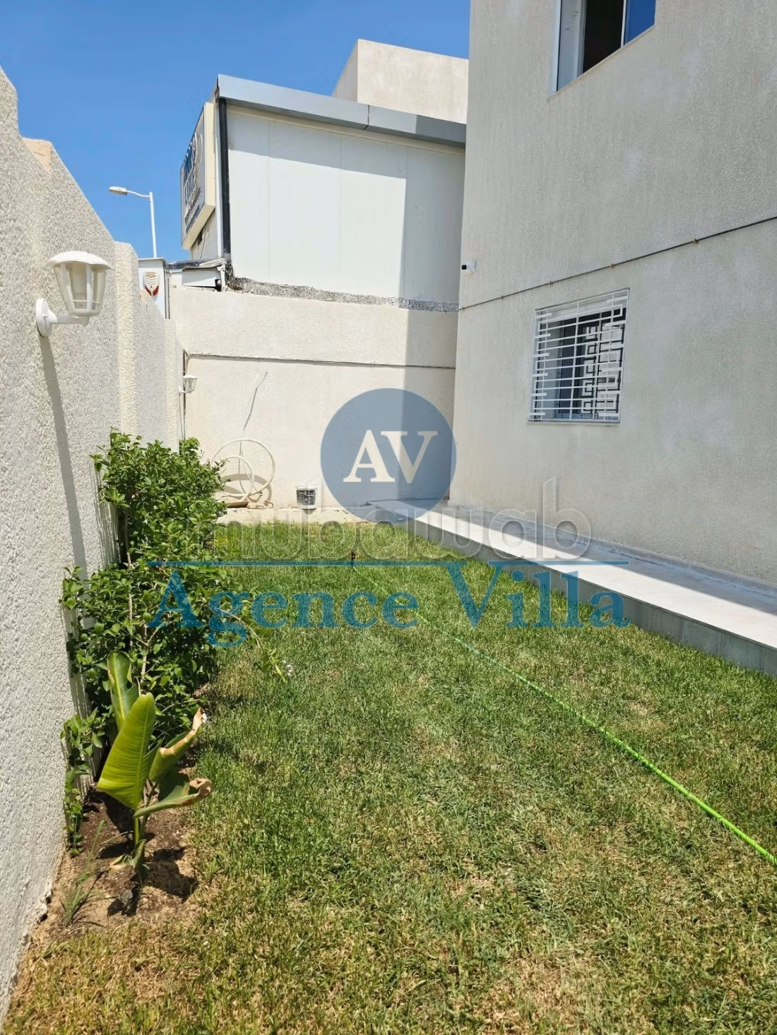 A louer un RDC de villa avec jardin
