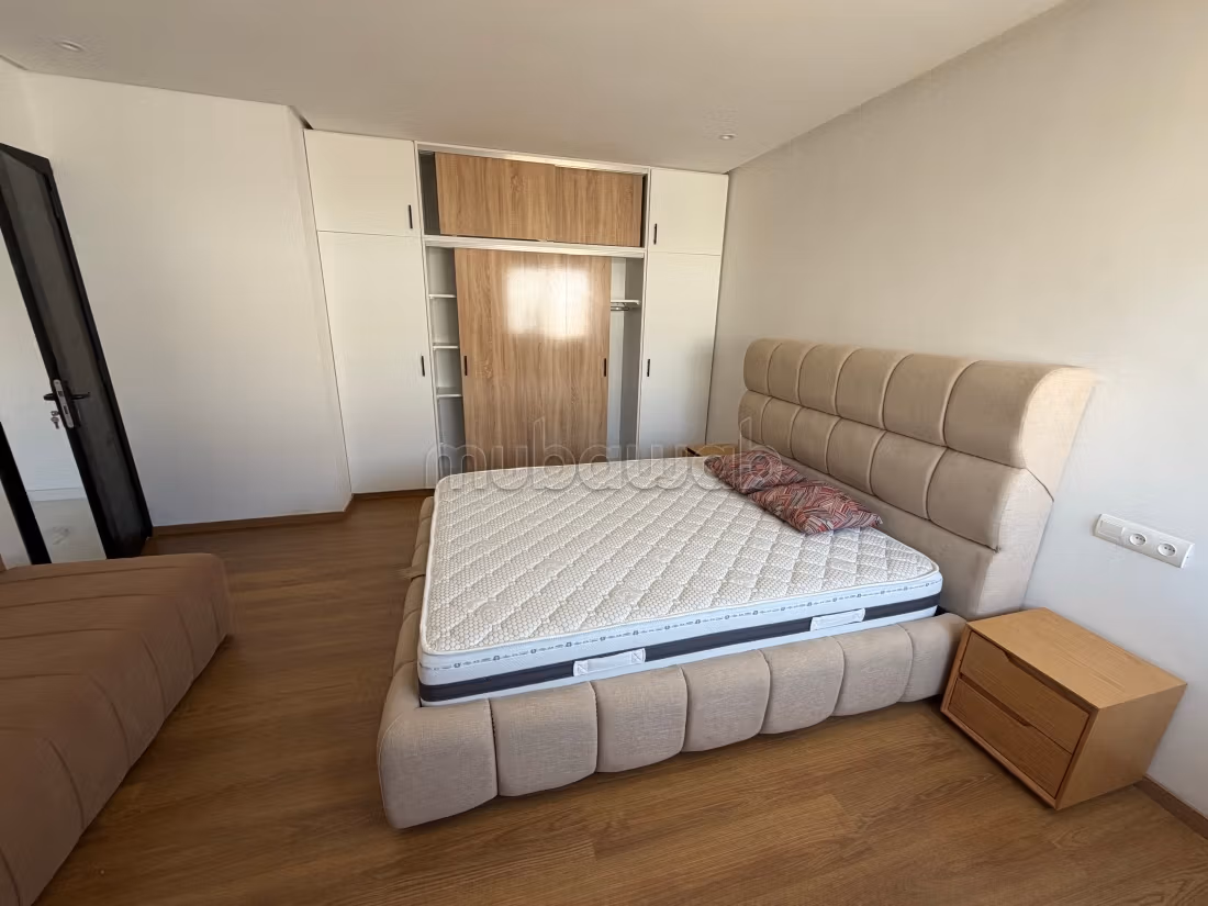 Bel appartement à vendre à Harhoura.
Surface de 60 m².
Four encastré