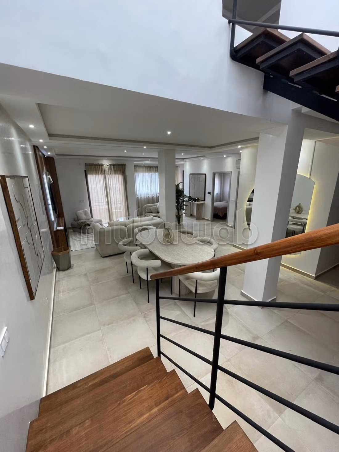 Casa moderna R2 con rooftop, Jacuzzi 90m2
livello