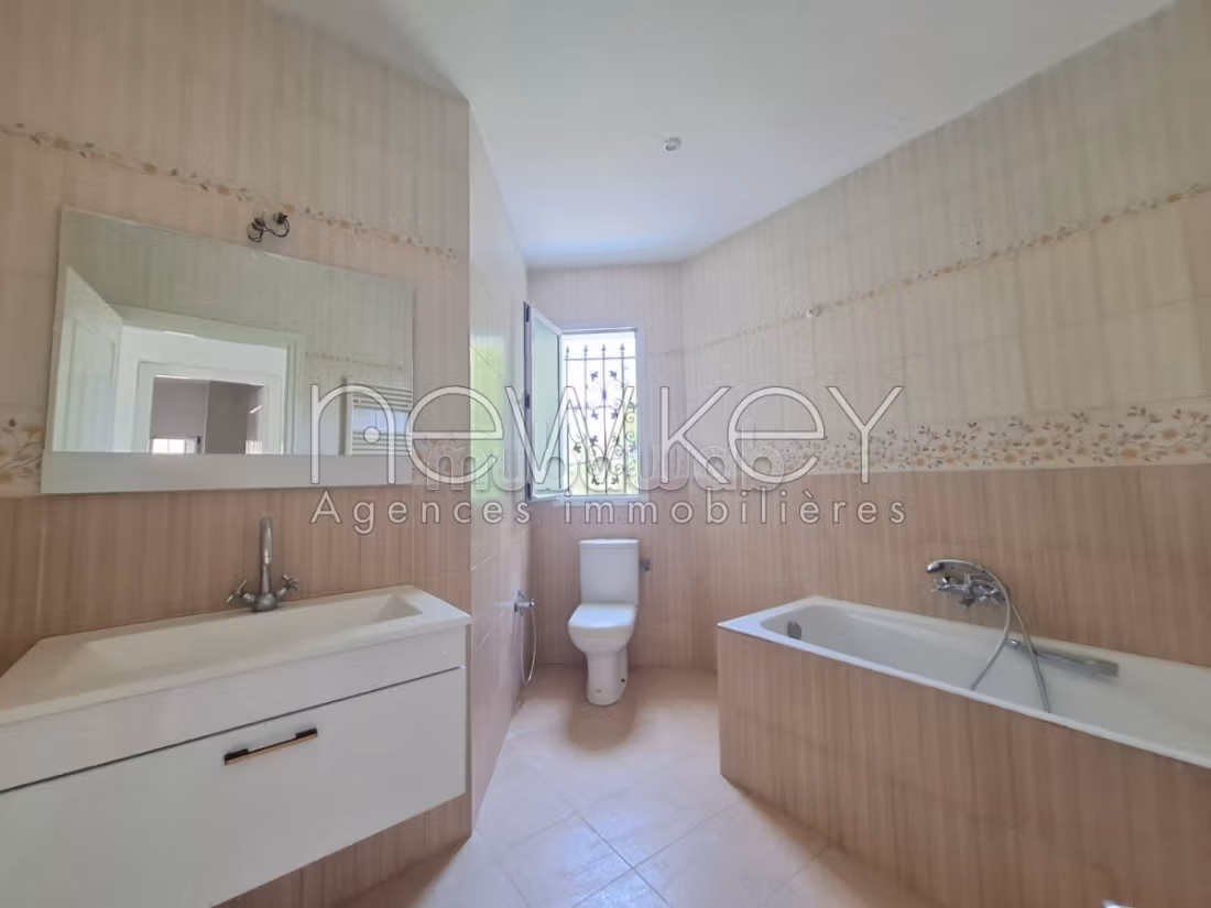 Villa S3 con giardino in affitto a La Soukra