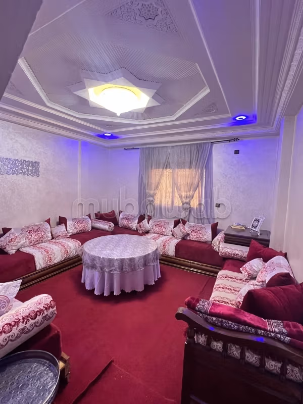 Appartements à louer à Hay Mohammadi. Surface totale 85 m². Salon traditionnel et système d'antenne parabolique