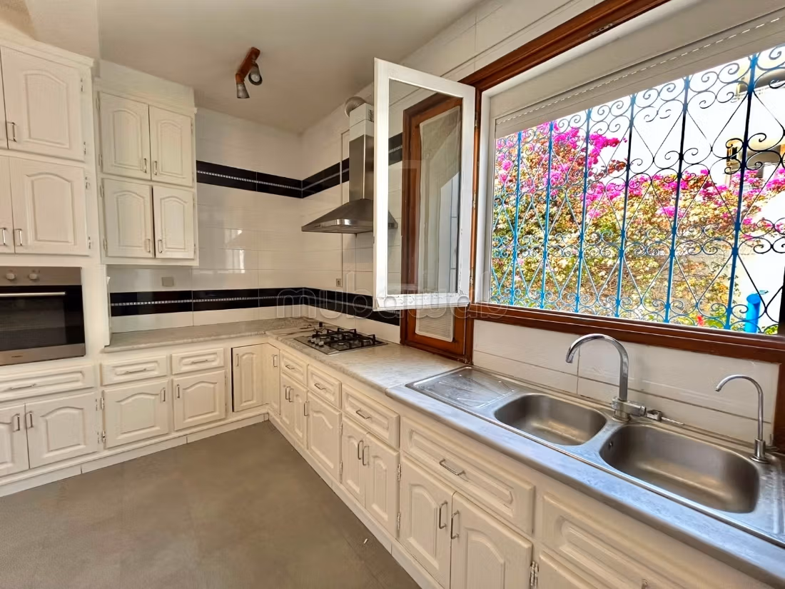Villa in affitto con piscina a Marsa