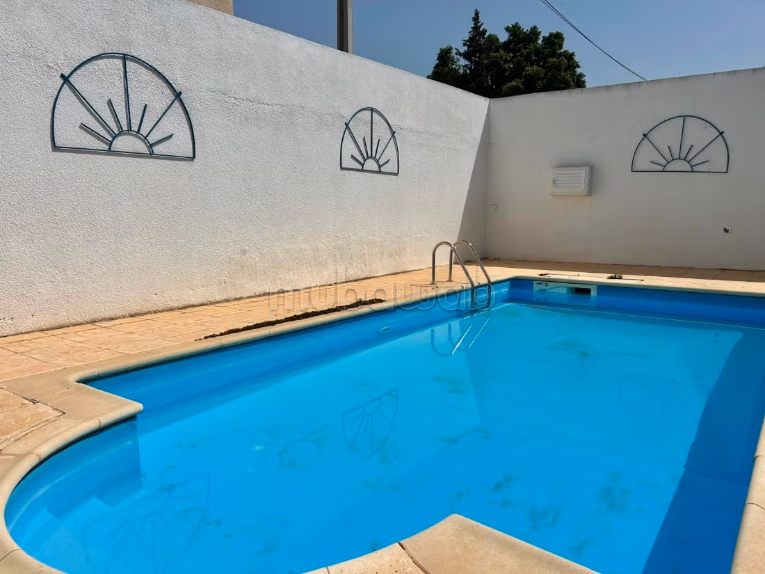 Villa in affitto con piscina a Marsa