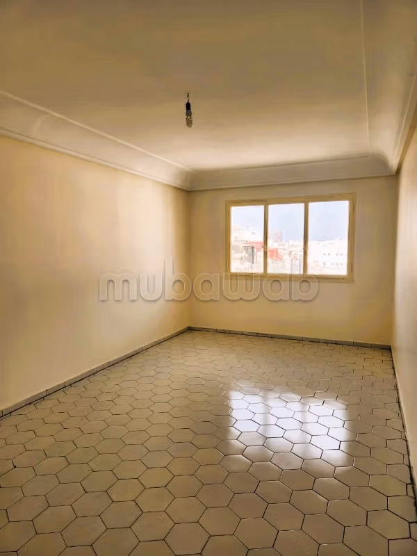 Apartamento de 3 habitaciones y salón en pleno centro de la ciudad cerca del tranvía 2