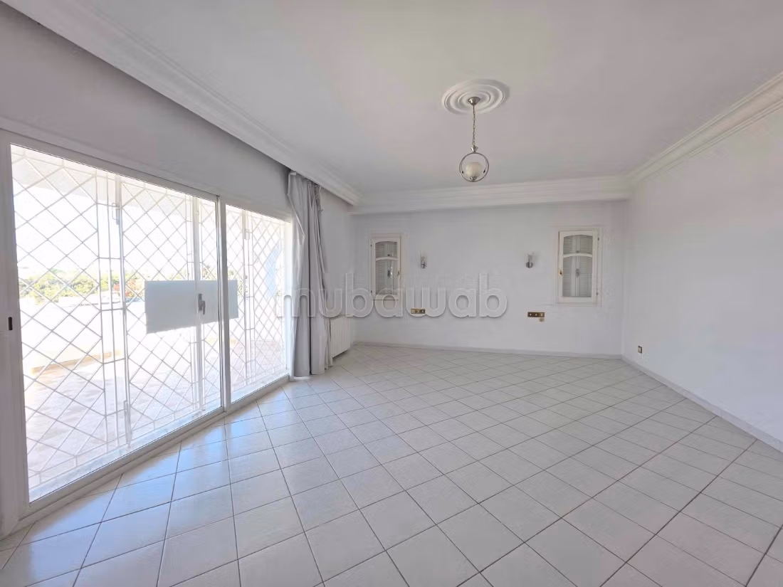 Location villa de luxe à Gammarth Supérieur. Surface de 600 m². Bien meublé