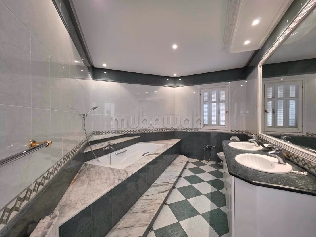 Location villa de luxe à Gammarth Supérieur. Surface de 600 m². Bien meublé