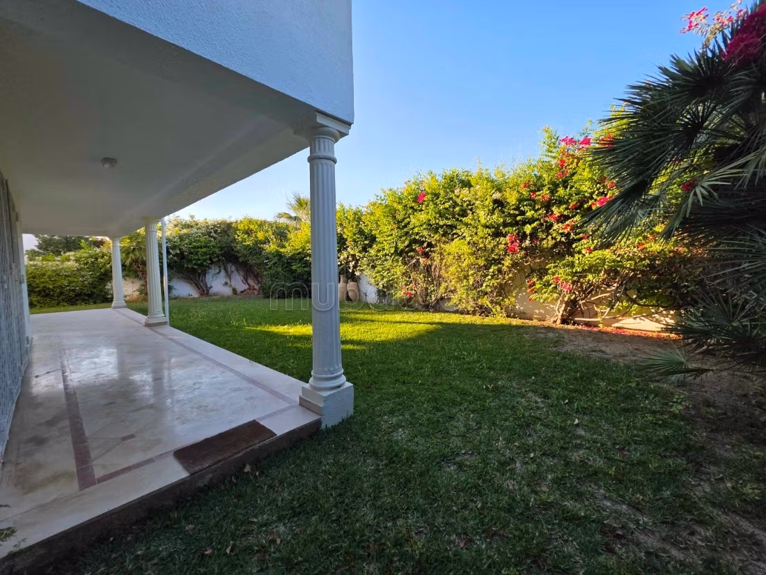 Location villa de luxe à Gammarth Supérieur. Surface de 600 m². Bien meublé
