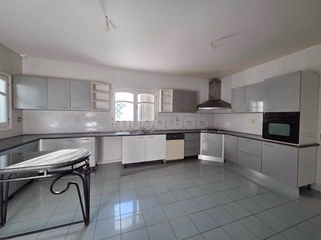 Location villa de luxe à Gammarth Supérieur. Surface de 600 m². Bien meublé