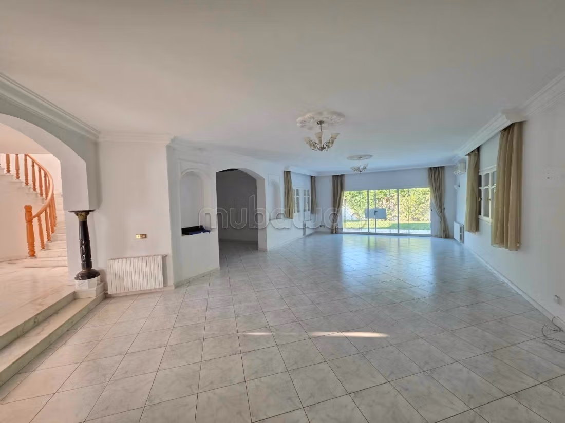 Location villa de luxe à Gammarth Supérieur. Surface de 600 m². Bien meublé