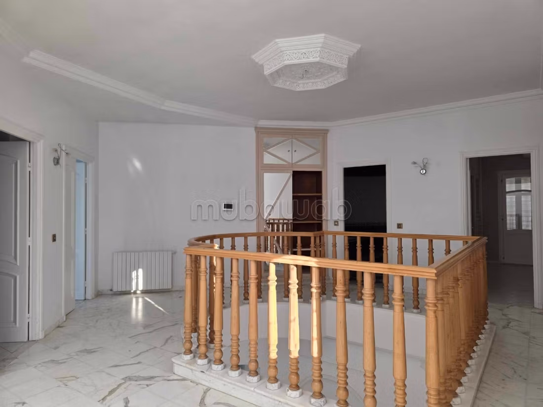 Location villa de luxe à Gammarth Supérieur. Surface de 600 m². Bien meublé