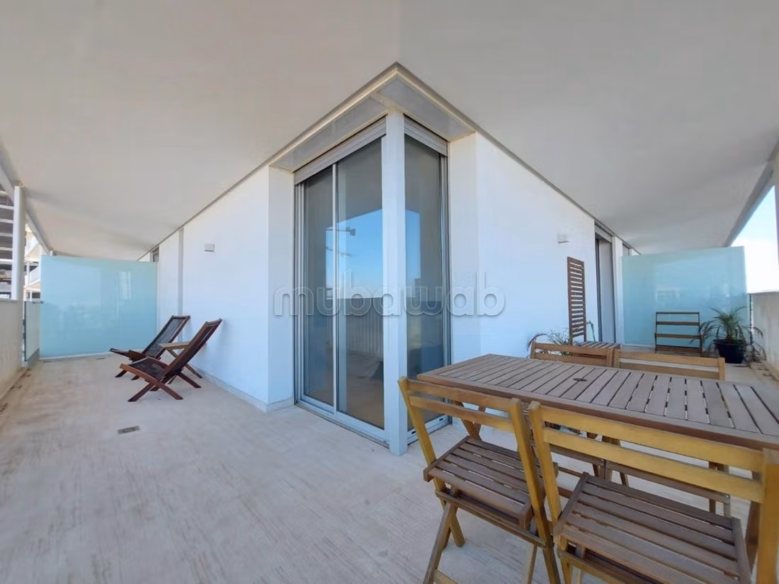 Lovely studio on a high floor with a large terrace