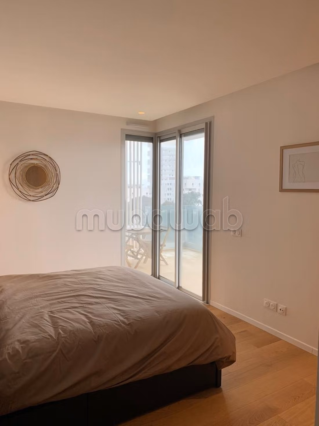 Lovely studio on a high floor with a large terrace