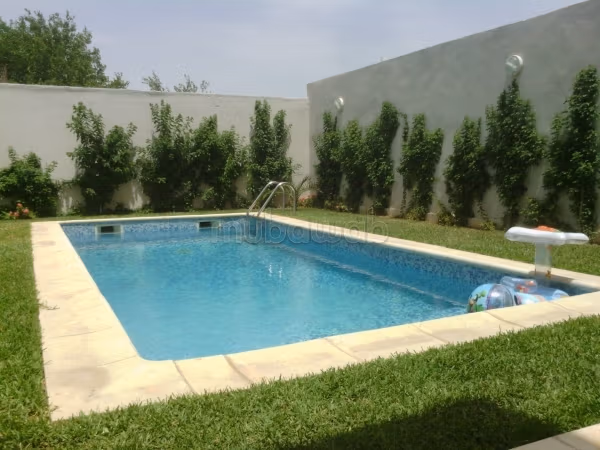 Villa a schiera con piscina privata e giardino