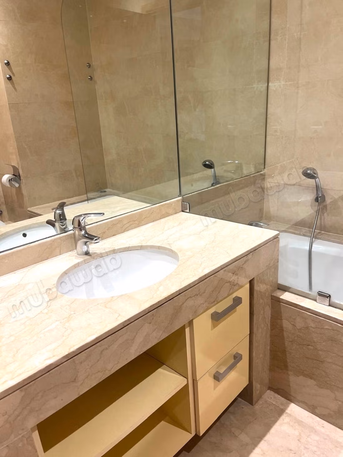 Appartamento vuoto a Maarif Extension