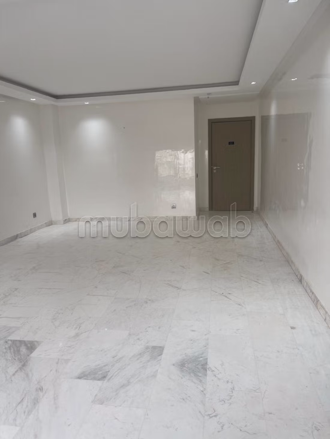 Very nice empty apartment 3 bedrooms in Breton Farm