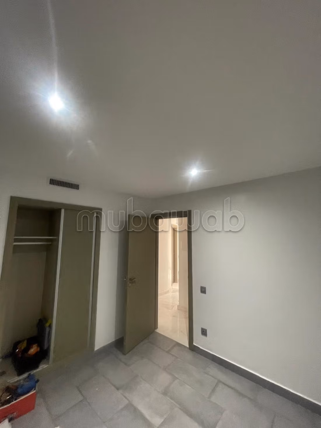 Very nice empty apartment 3 bedrooms in Breton Farm