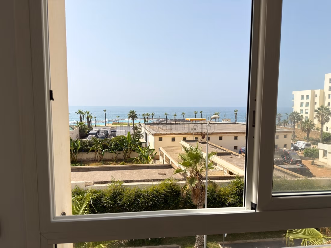 Beautiful apartment for rent in Hay Al Kora. 4 comfortable rooms. Concierge service, air conditioning